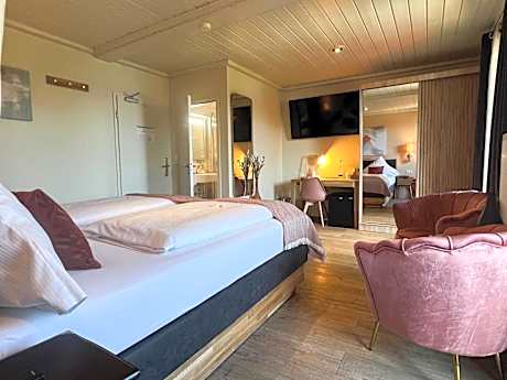 Large Double Room with Balcony and Lake View