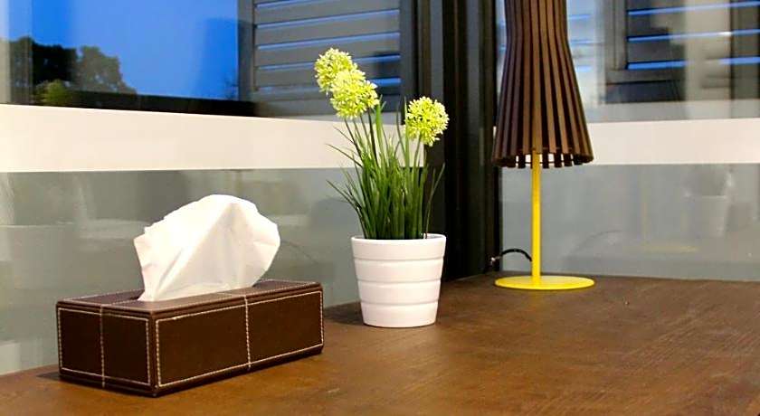 Whitehorse Apartments Hotel