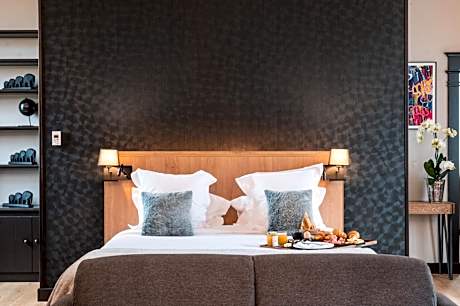 Deluxe Queen Suite