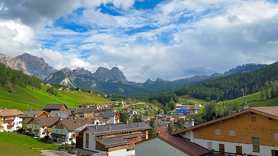 Family and Wellness Residence Ciasa Antersies