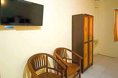 RedDoorz Syariah near T1 Juanda Airport 2