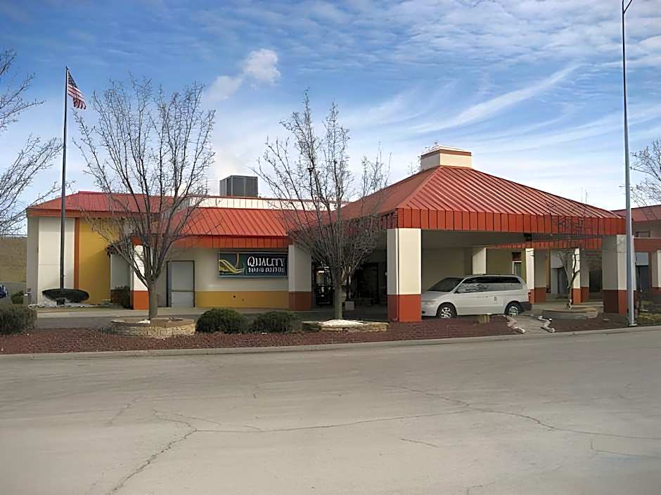 Quality Inn & Suites Kansas City I-435n Near Sports Complex