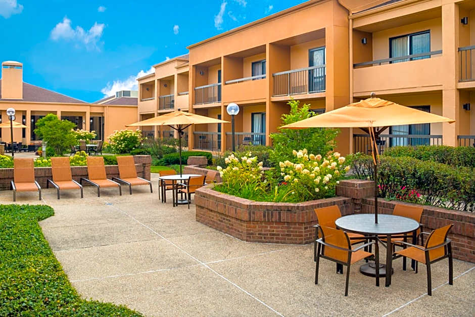 Courtyard by Marriott Chicago Deerfield