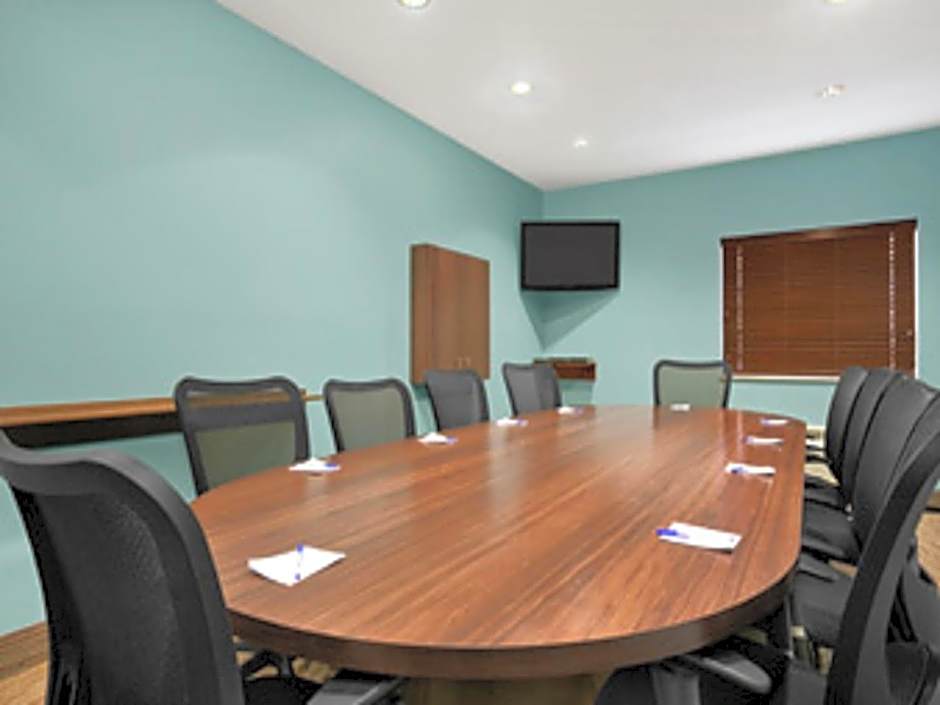 Baymont by Wyndham Minot