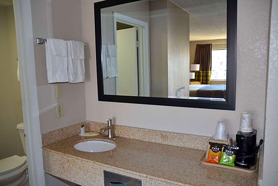 Super 8 by Wyndham Fredericksburg