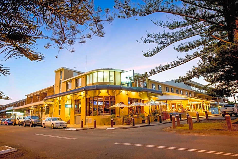 Seabreeze Beach Hotel