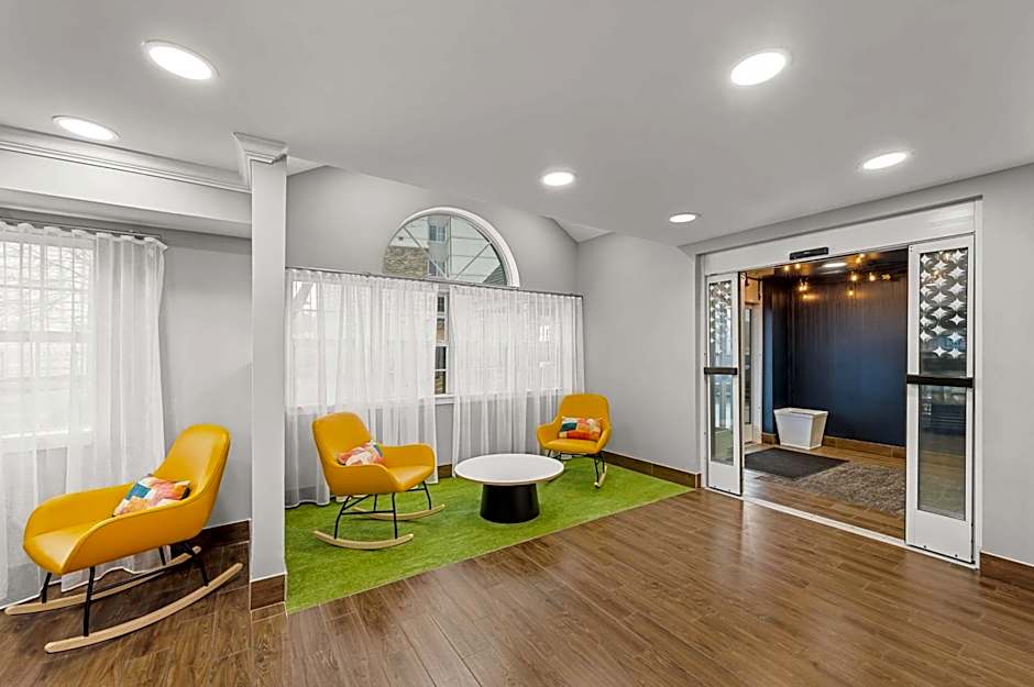 Spark by Hilton Sterling Dulles Airport