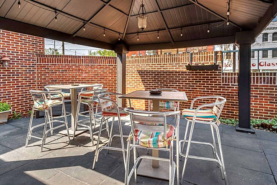 Comfort Suites Bethlehem Near Lehigh University and LVI Airport