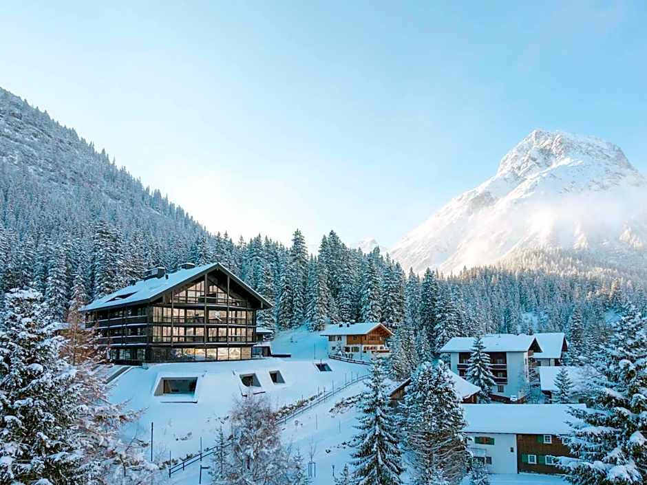 New Hotel Kristberg in Lech with SPA, outdoor pool and view