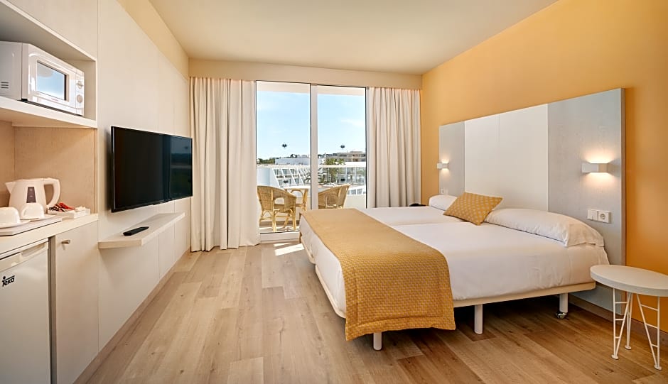 STUDIO 1 ADULT — 3 fotoğraftan 1. fotoğraf