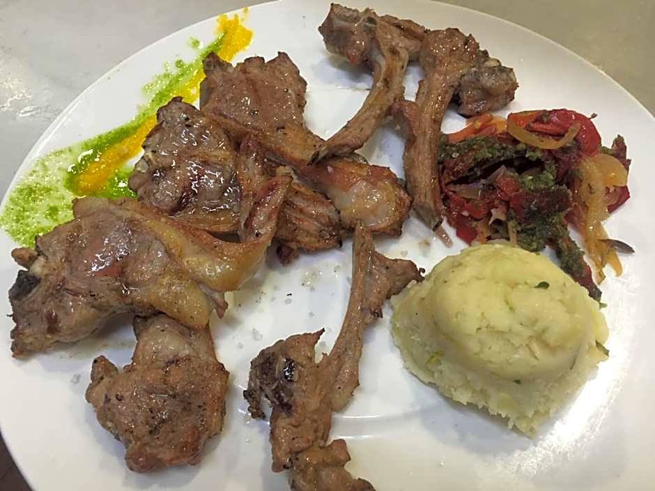 Albenzaire Hotel Asador