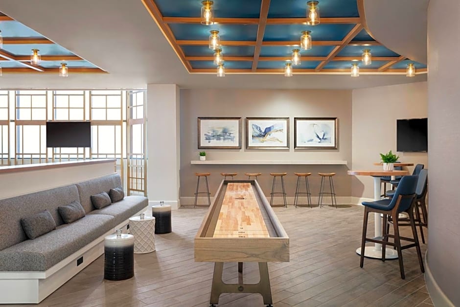 Delta Hotels by Marriott Virginia Beach Bayfront Suites