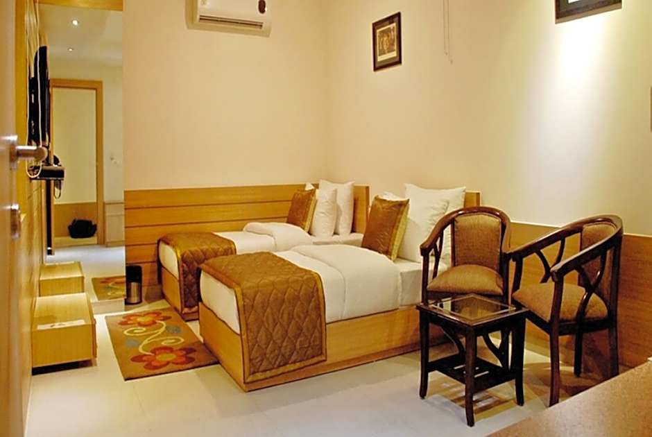 Goroomgo City Square Hisar