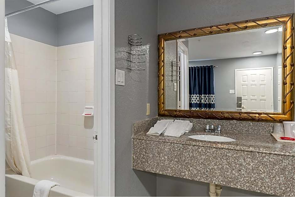 Golden Inn Dallas by Hotel O