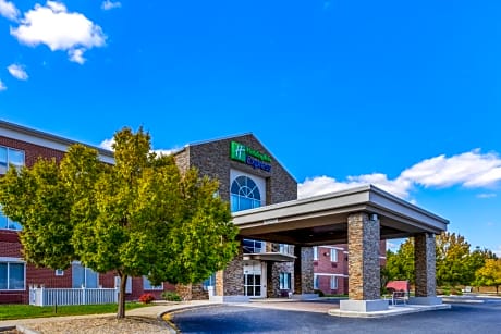 Holiday Inn Express Hotel & Suites Salisbury - Delmar, an IHG Hotel