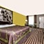 Super 8 by Wyndham Houston/NASA/Webster Area