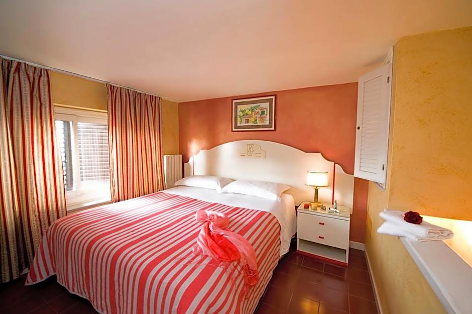 Hotel Joli