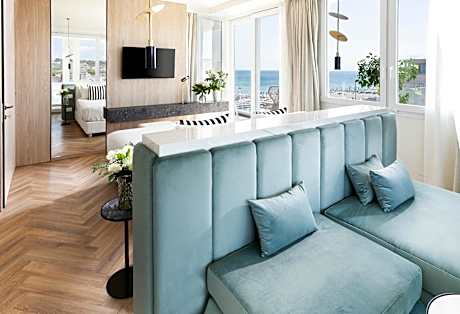 Queen Suite with Sea View