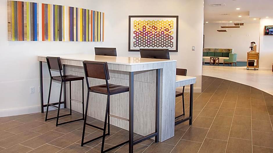 Holiday Inn Express & Suites Panama City Beach - Beachfront By IHG