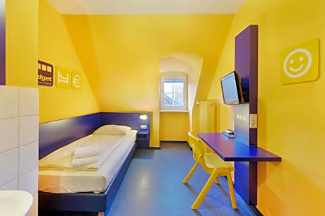 Single Room with Shared Bathroom