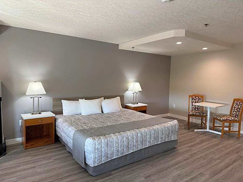 Photo 1 of 19 of Deluxe King Room