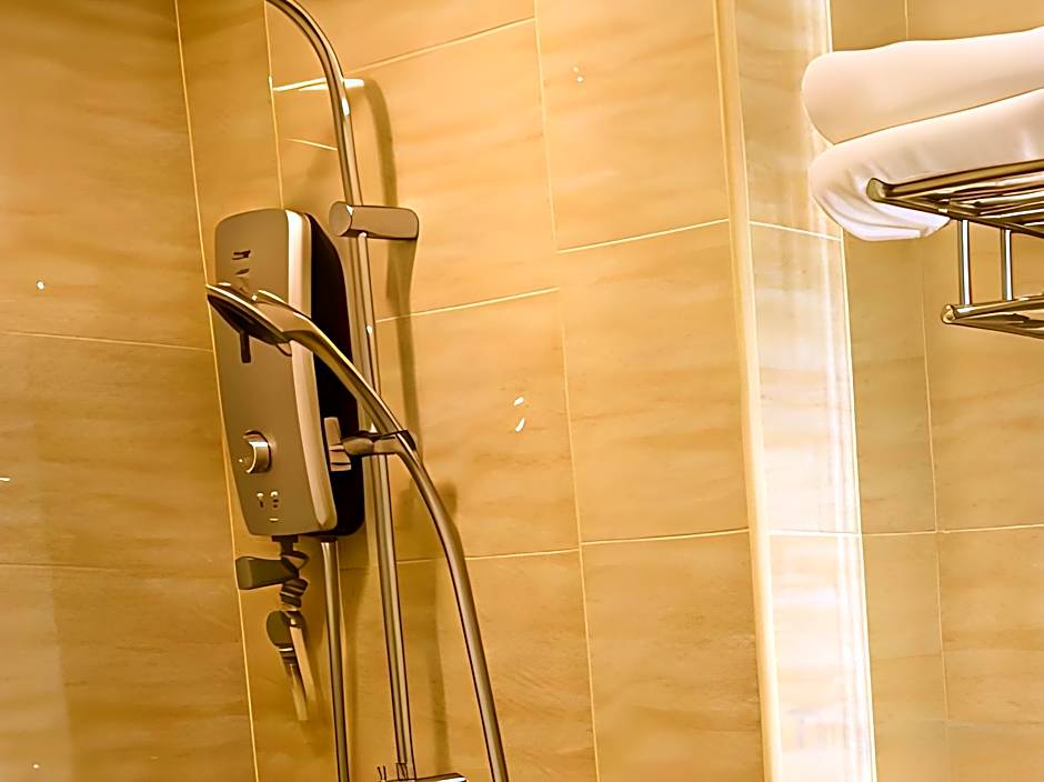 THE CROWN HOTEL @ KLIA 