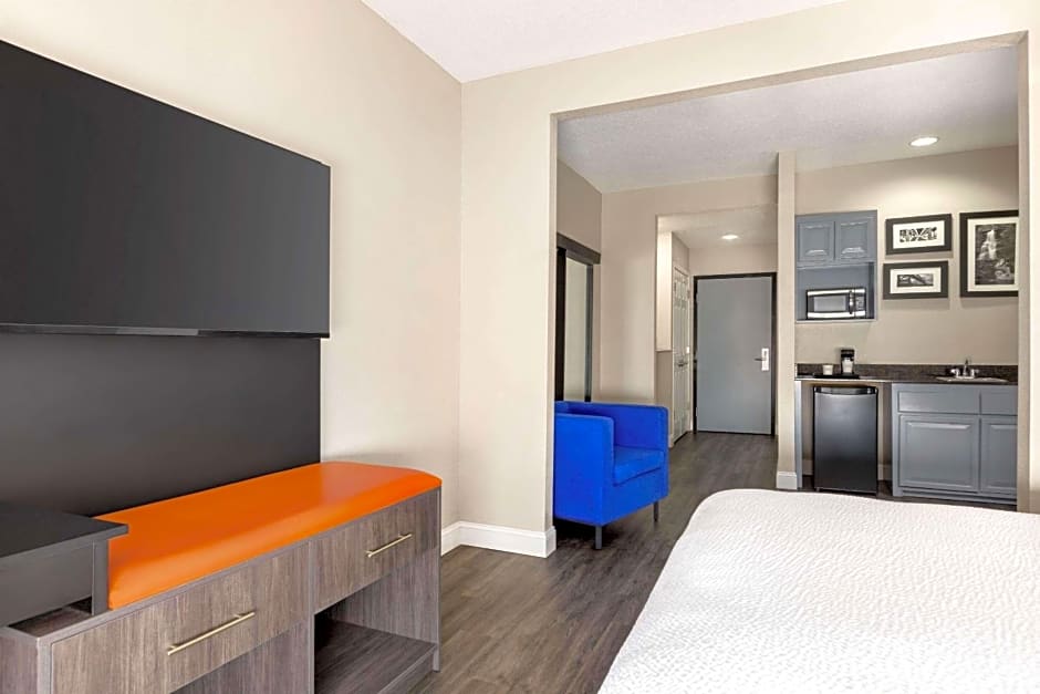 La Quinta Inn & Suites by Wyndham Mt. Laurel - Philadelphia