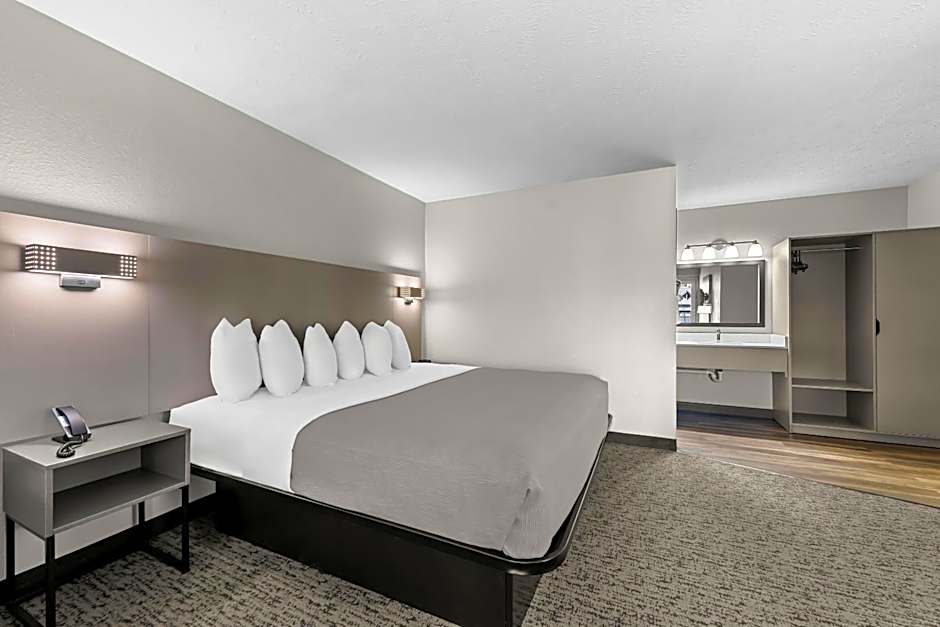 Quality Inn & Suites At Dollywood Lane
