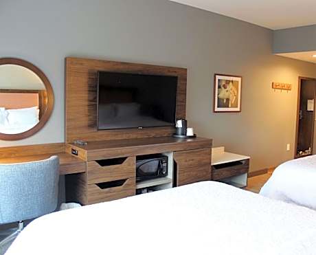 Queen Room with Bath Tub - Mobility Access/Non-Smoking