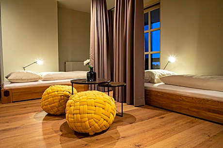 Single Bed in Male Dormitory Room (9 Adults)