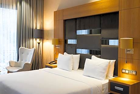 Standard King Room - Non-Smoking