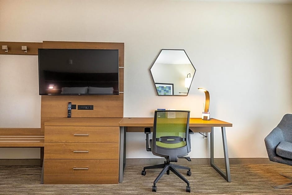 Holiday Inn Express & Suites - San Jose Silicon Valley By IHG