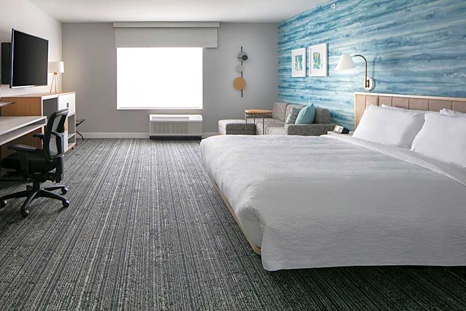 Photo 1 of 7 of Studio 1 King Bed with Sofabed