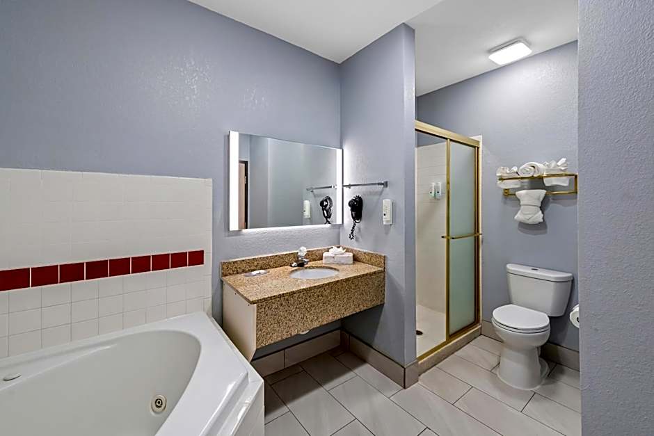 Quality Inn & Suites Manhattan