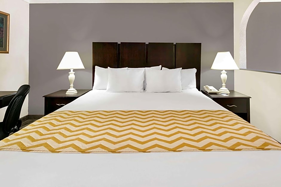 Travelodge Inn & Suites by Wyndham Norman