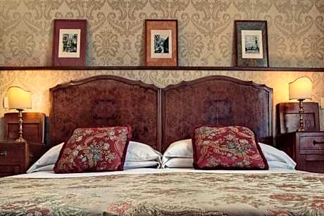 Double or Twin Room with Private External Bathroom