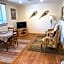 Creekside Downtown Vacation Suites, Only Adults 25 or older