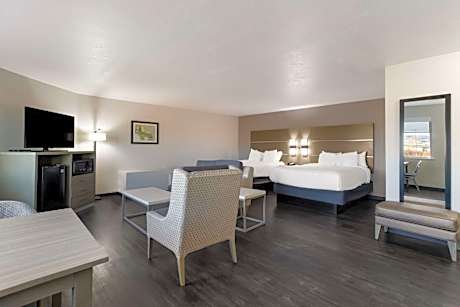 Large Queen Room with Two Queen Beds
