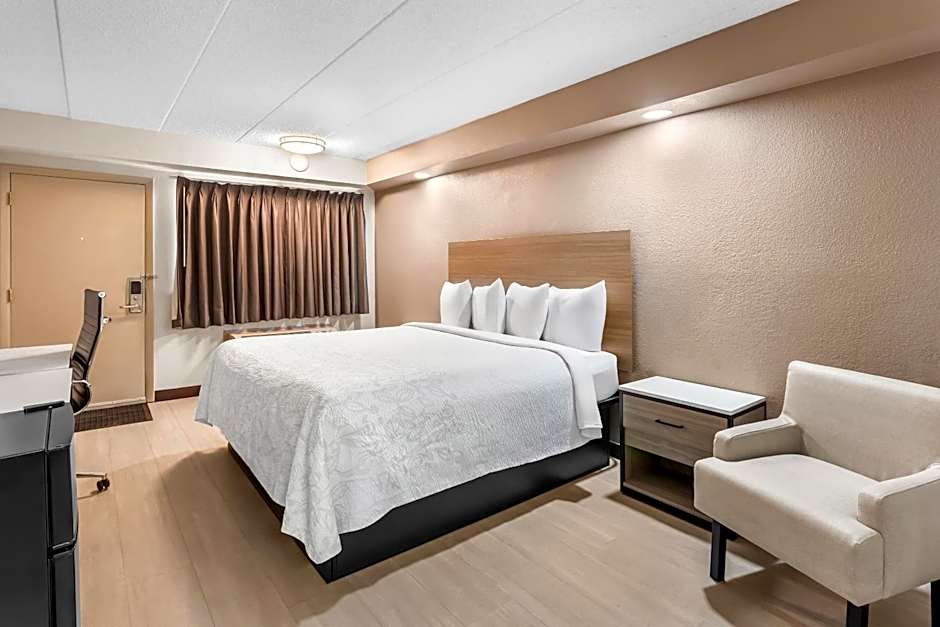 Photo 1 of 6 of Deluxe King with Kitchenette Smoke Free