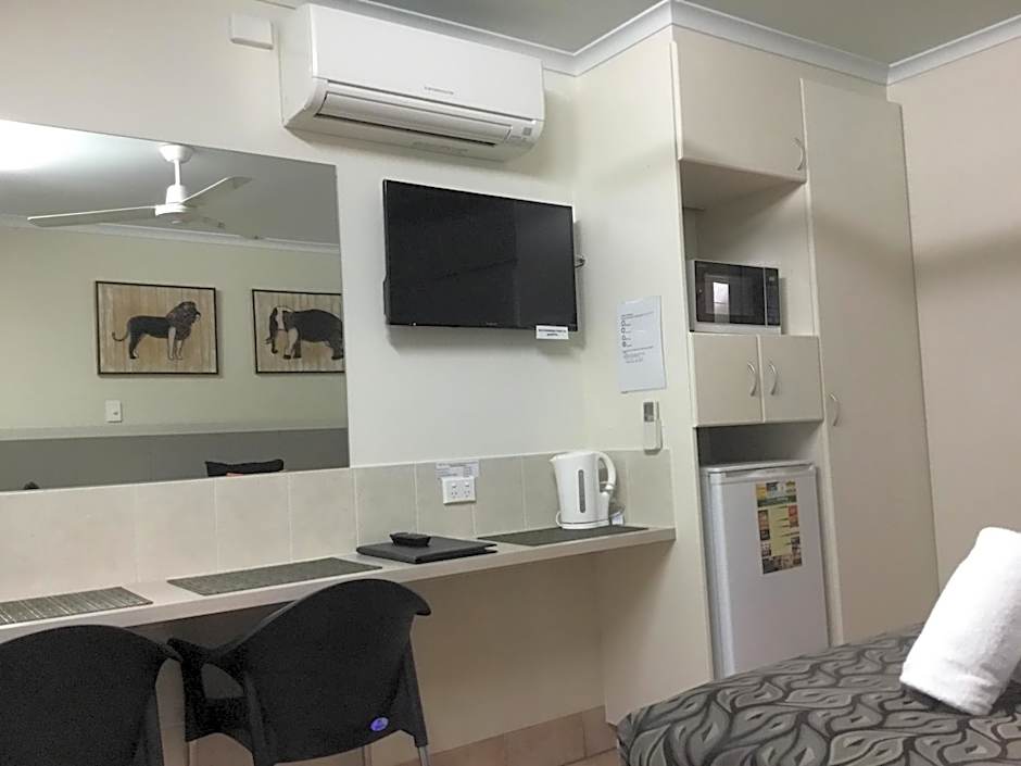 Golden Palms Motor Inn