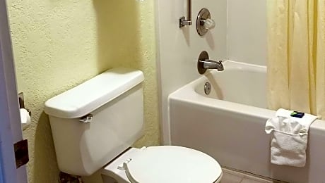 1 Queen Bed Non Smoking