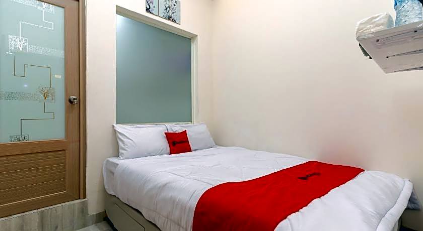 RedDoorz Plus Near RS Royal Taruma Grogol