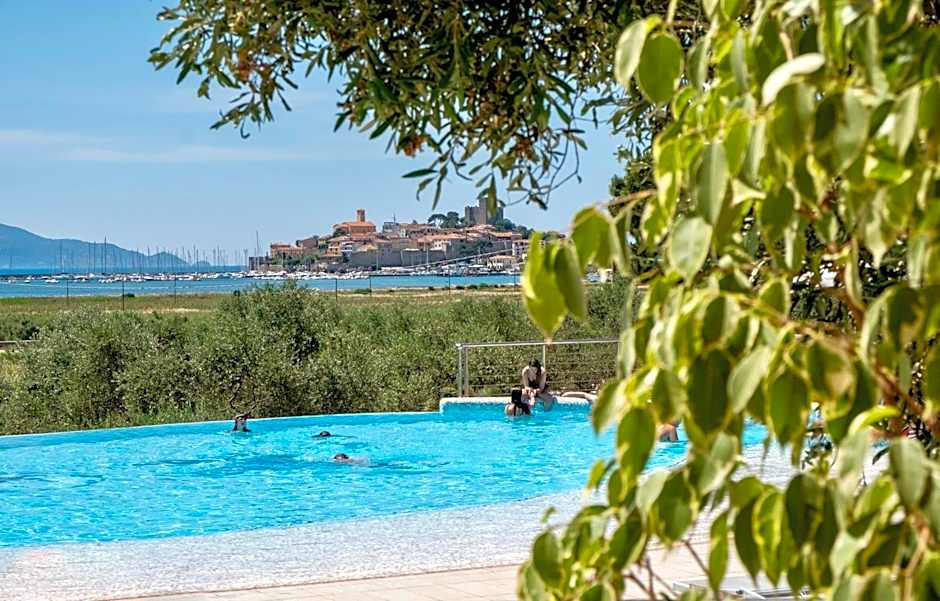 ISA - Residence with pool and private beach in Talamone just 500 mt from the beach