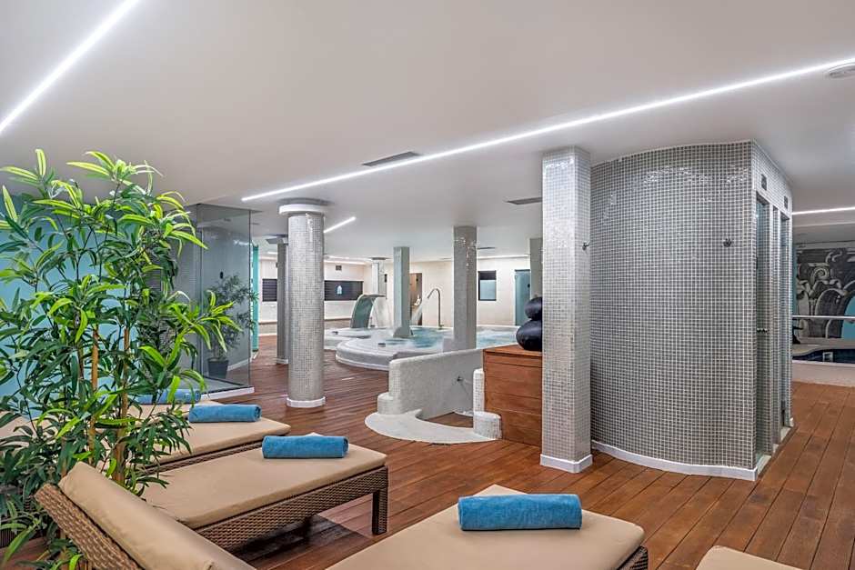 Occidental Roca Negra - Adults Only