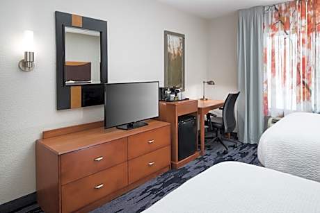 Queen Room with Two Queen Beds - Hearing Accessible