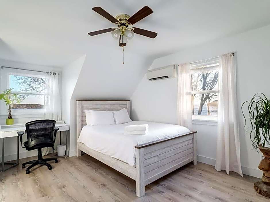 Cozy family waterfront retreat recently renovated