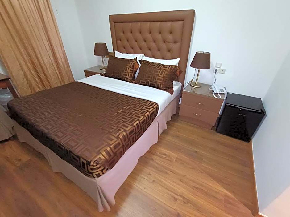 Queens Leriotis Hotel