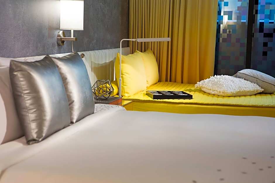 Renaissance by Marriott New York Times Square Hotel
