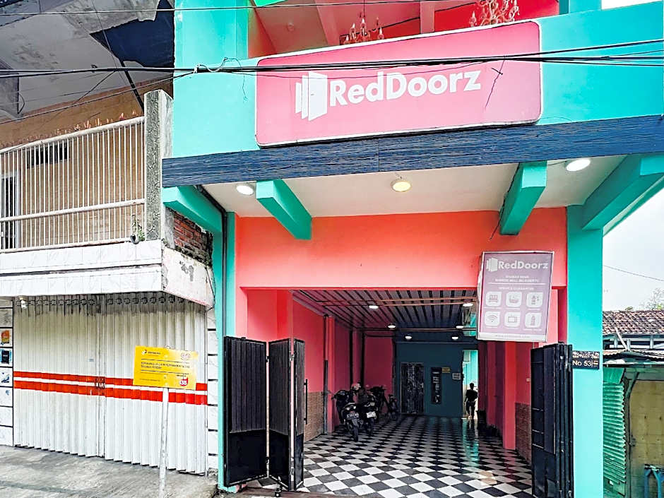 RedDoorz near Sunrise Mall Mojokerto