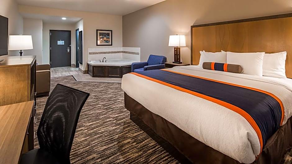 Photo 1 of 3 of 1 King Bed, Whirlpool
